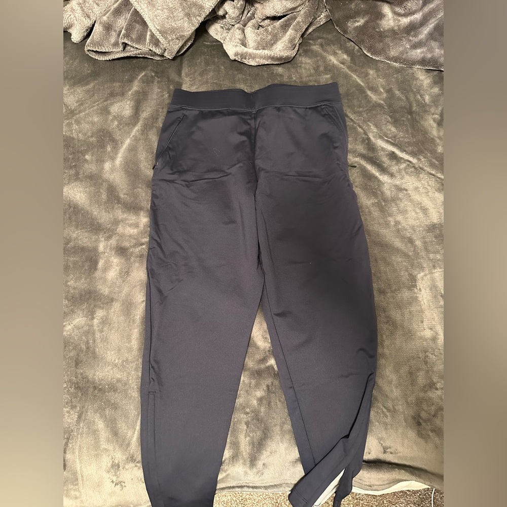 RYU navy joggers medium